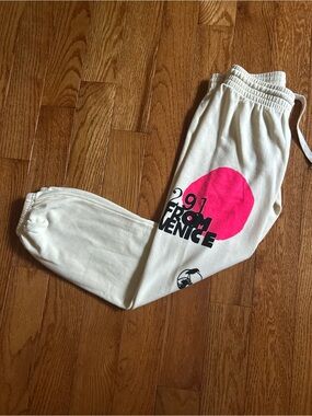 291 Venice Cream Jogger Sweatpants with Pink Graphic Like New Size 2 / Small
